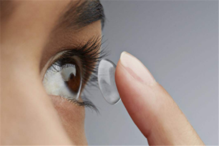 带隐形眼镜的危害居然有这么多？