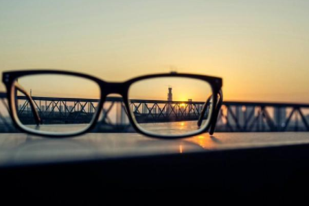 激光近视手术治近视眼的优点是什么？