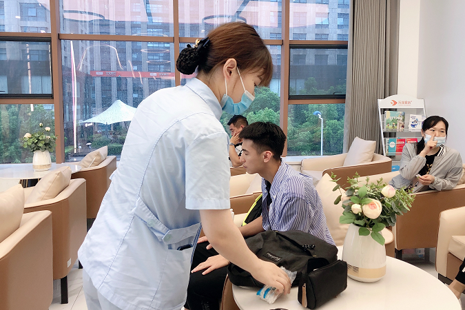 眼睛近视500度以上能激光手术吗？