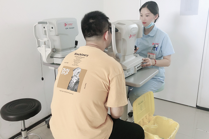 做人工晶体眼睛手术多少钱？