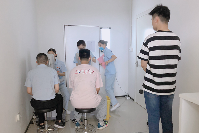 近视想要当兵，视力怎么解决？