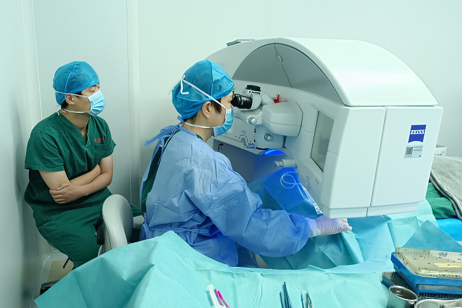 眼睛近视激光手术大概多少钱？