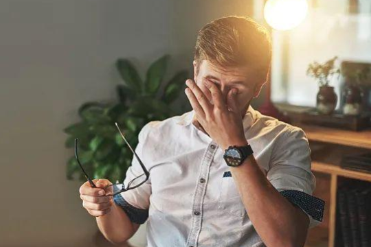 眼睛干涩感觉有异物怎么办？