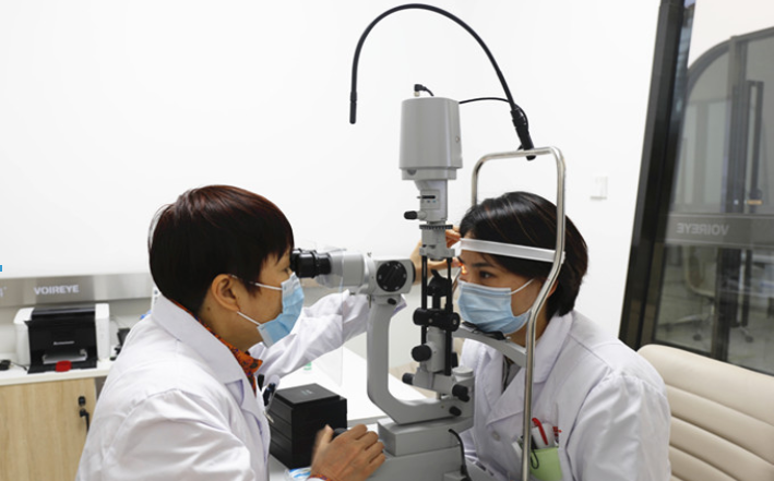 ICL人工晶体植入术年龄的要求是多少？