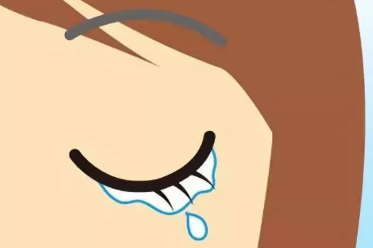 患有干眼症跟经常流泪有关系吗？