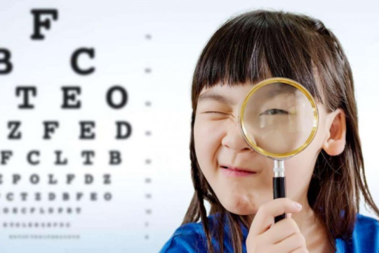 眼睛激光手术多少钱?