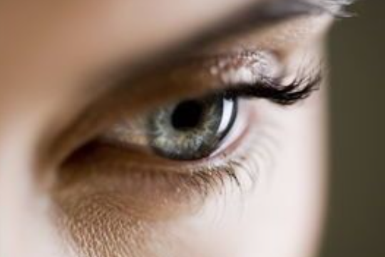 干眼症的症状是什么原因引起的呢？