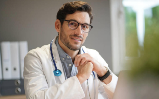 治疗近视手术费用会不会贵？