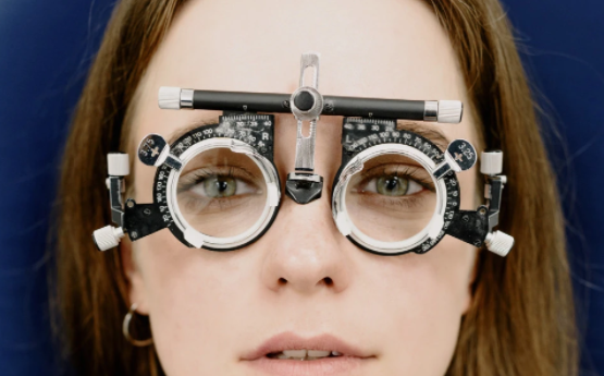 做矫正视力手术的价格大概多少？