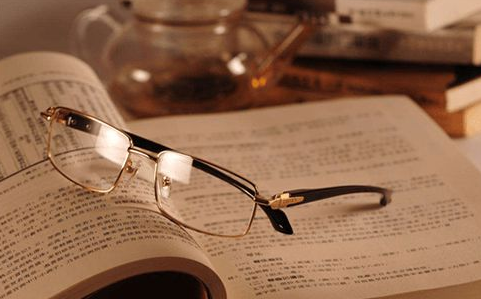 晶体植入手术多少钱？