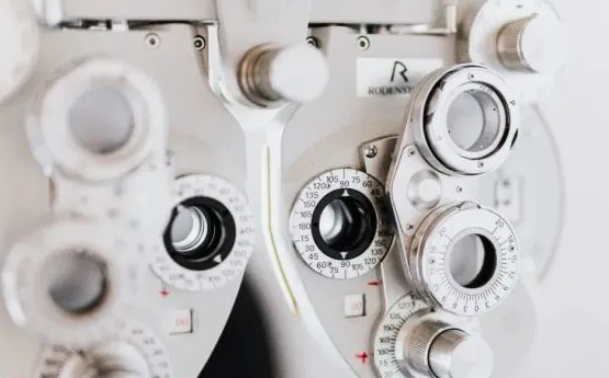 近视手术全飞秒和精雕飞秒激光哪个比较好? 近视手术全飞秒和精雕飞秒激光哪个比较好?