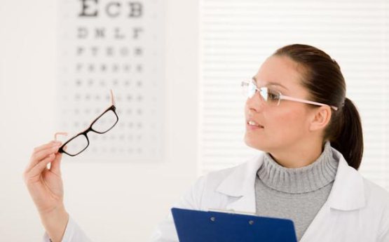 有近视和散光可以报考军校吗？