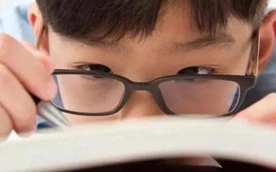 离焦眼镜与普通近视镜区别体现在哪里？