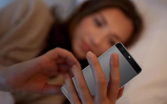 全飞秒激光近视手术后多久能玩手机？