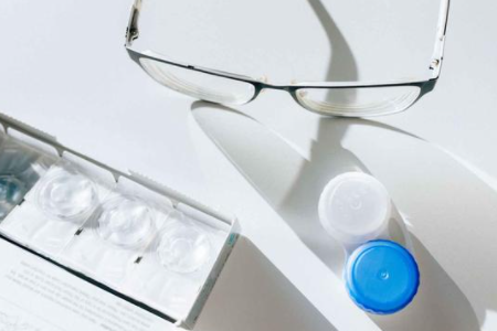 哪种镜片可以矫正近视眼？