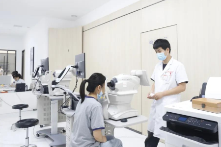 斜视手术可以和近视手术一起做吗？